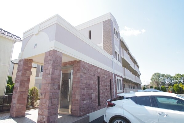 リリーハイム・IIの物件外観写真